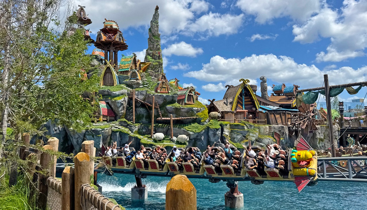 Hiccup's Wing Gliders roller coaster in Isle of Berk Epic Universe