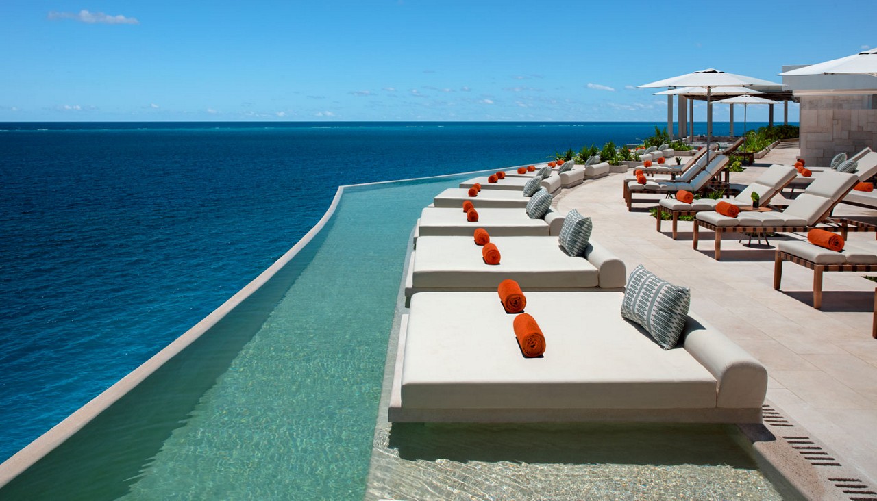Loungers oceanside Dreams Sapphire Resort & Spa