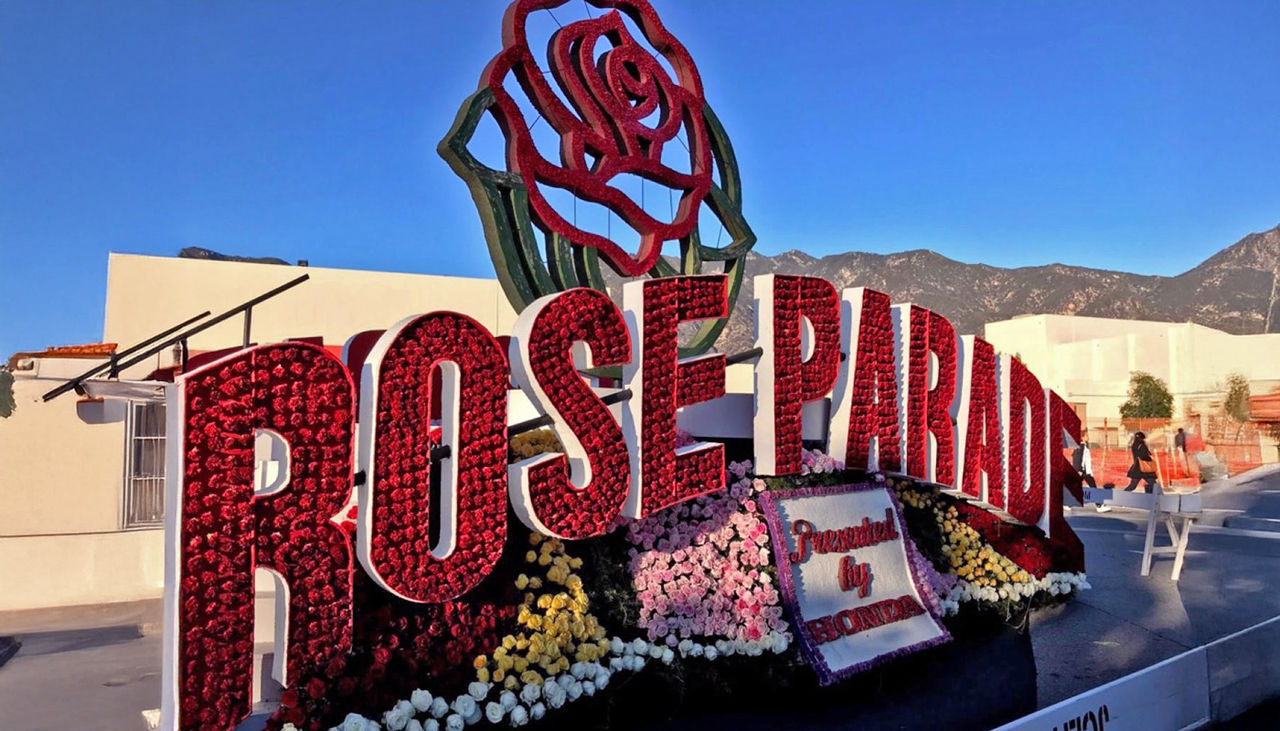 Rose parade float with the words Rose Parade on the side.